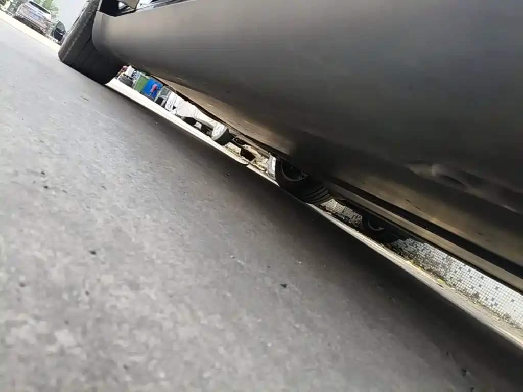 Tesla Model Y — миниатюра 21