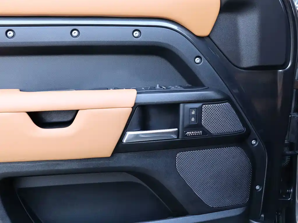 Land Rover Defender — миниатюра 16