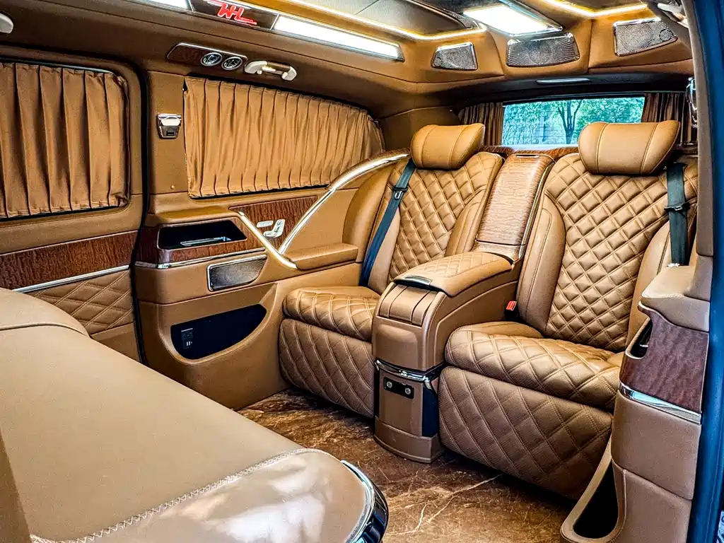 Mercedes-Benz V-Class 2021 — фото 10