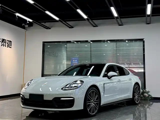 PORSCHE PANAMERA 2023