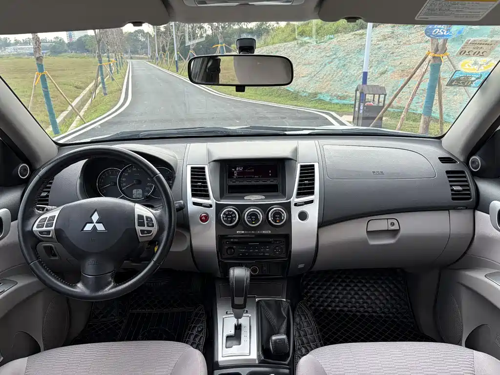 MITSUBISHI PAJERO JINCHANG