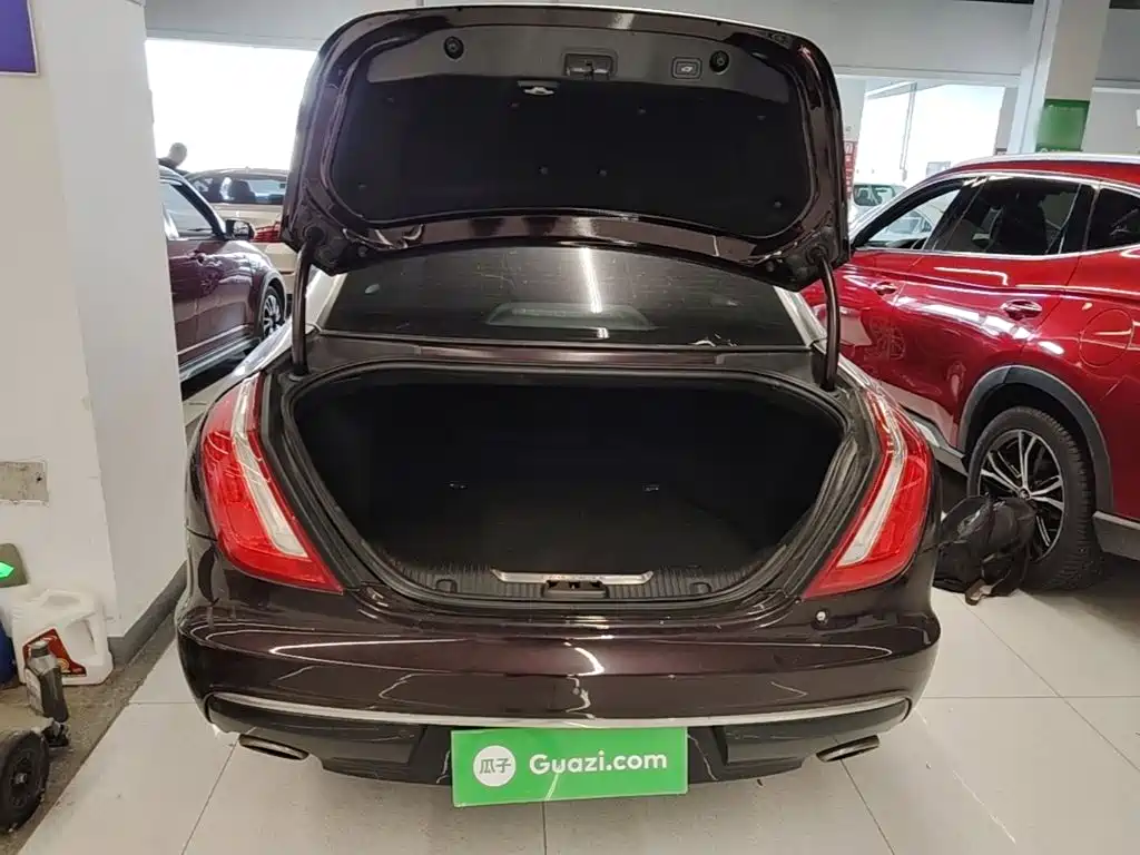 Jaguar XJ — миниатюра 19