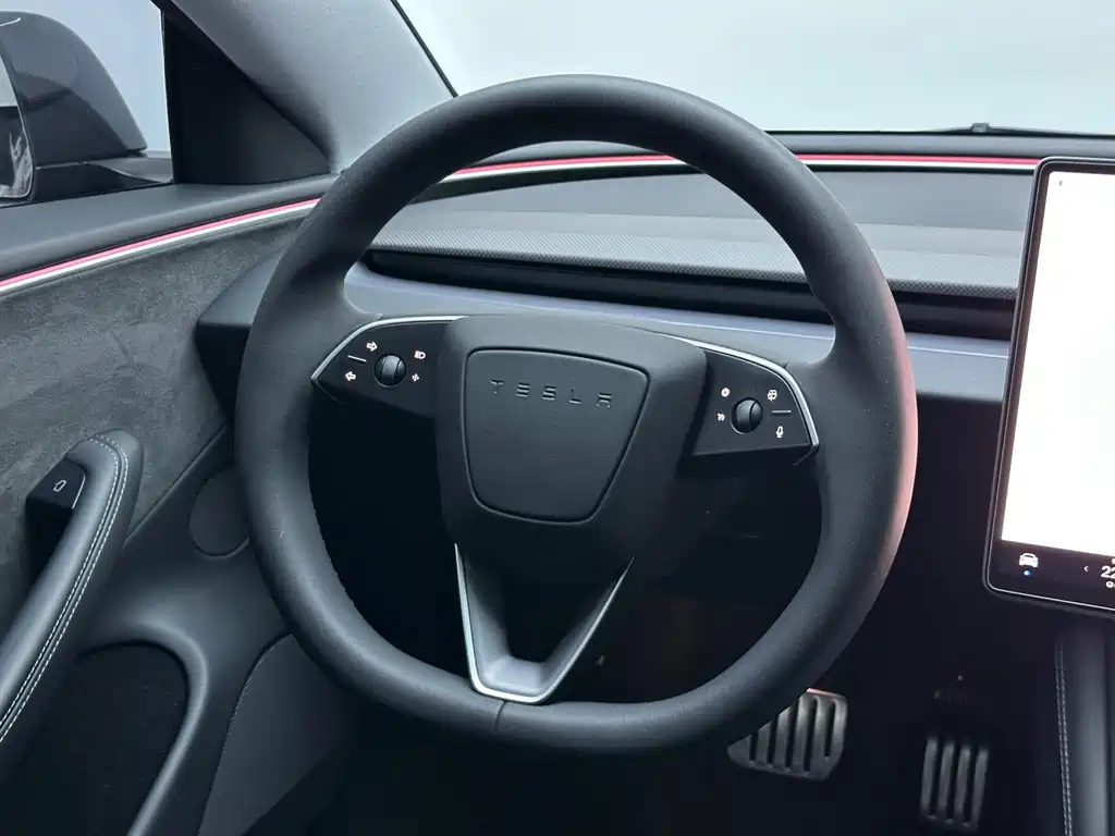 Tesla Model 3 — миниатюра 18