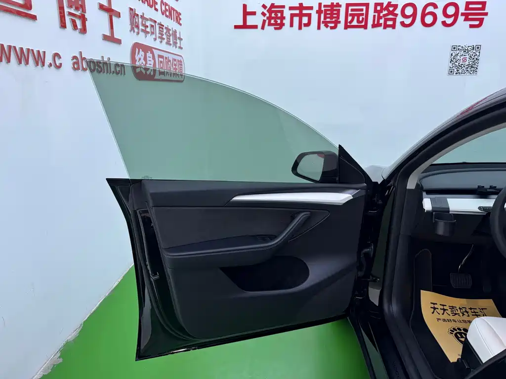 Tesla Model Y — миниатюра 4