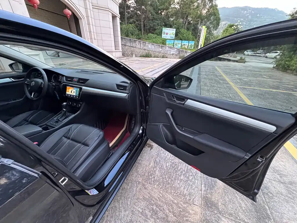 Skoda Superb — миниатюра 14