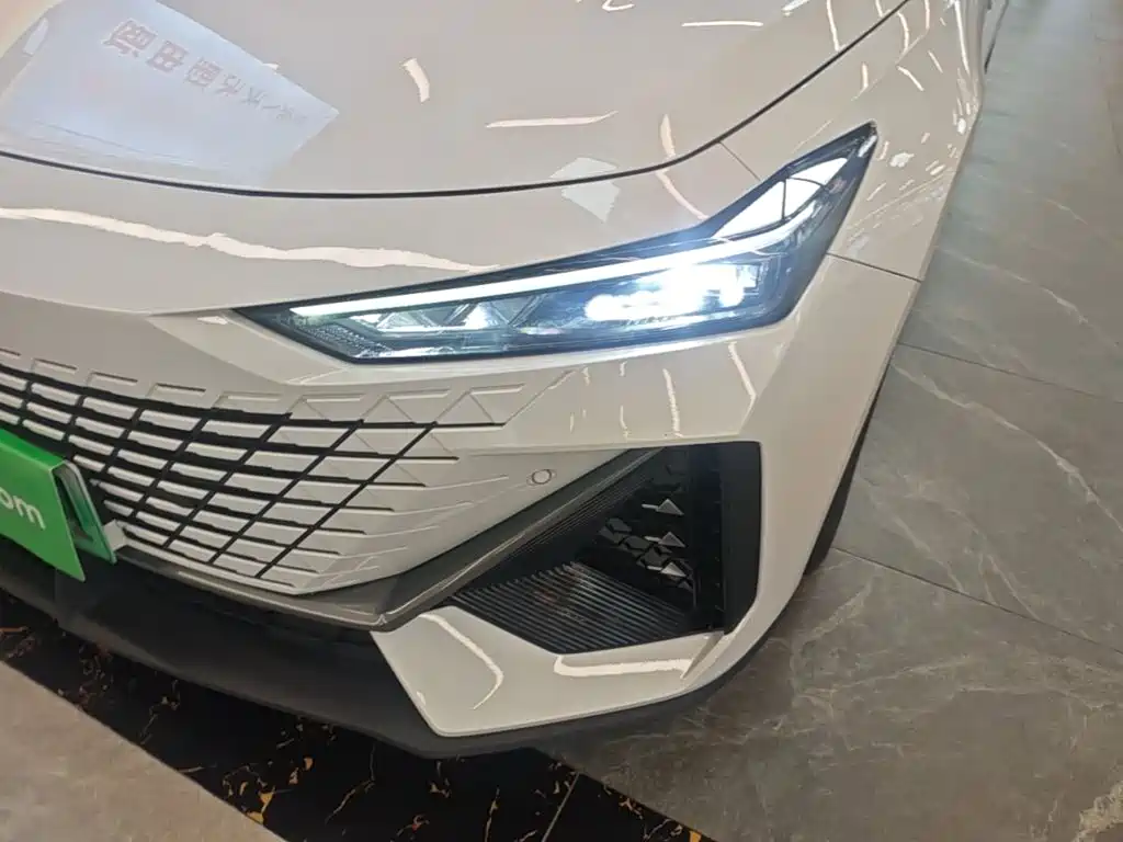 Changan UNI-V iDD — миниатюра 24