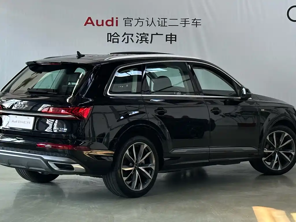 Audi Q7 2023 55 TFSI quattro S line Sport