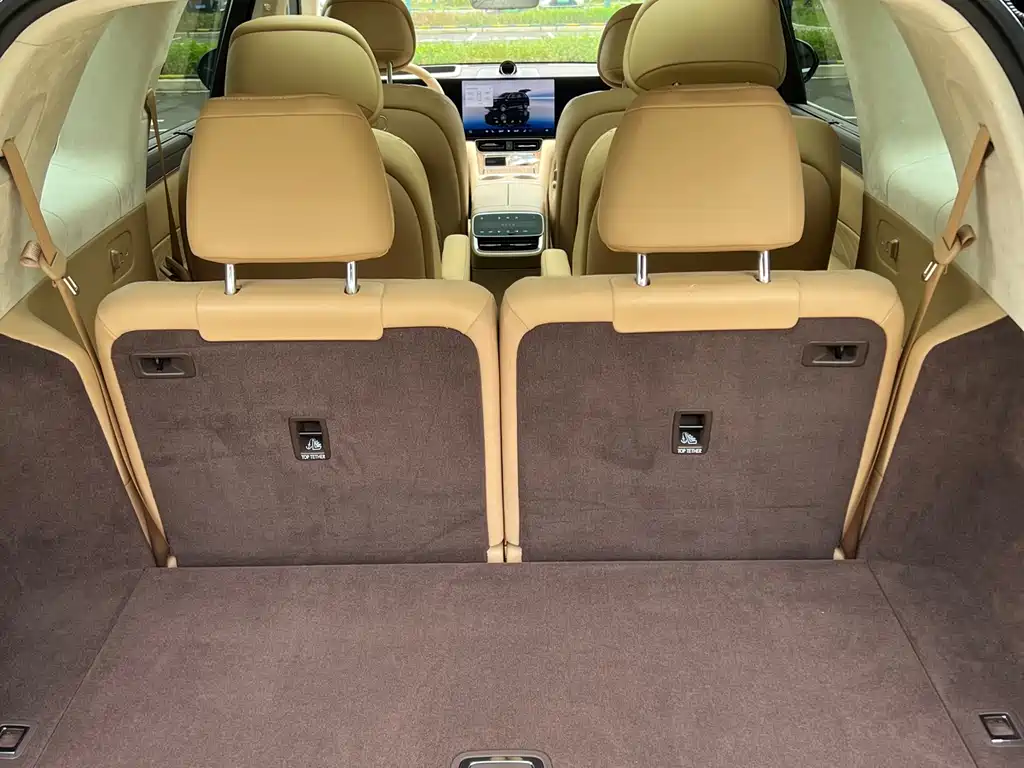 AITO ASK THE WORLD M8