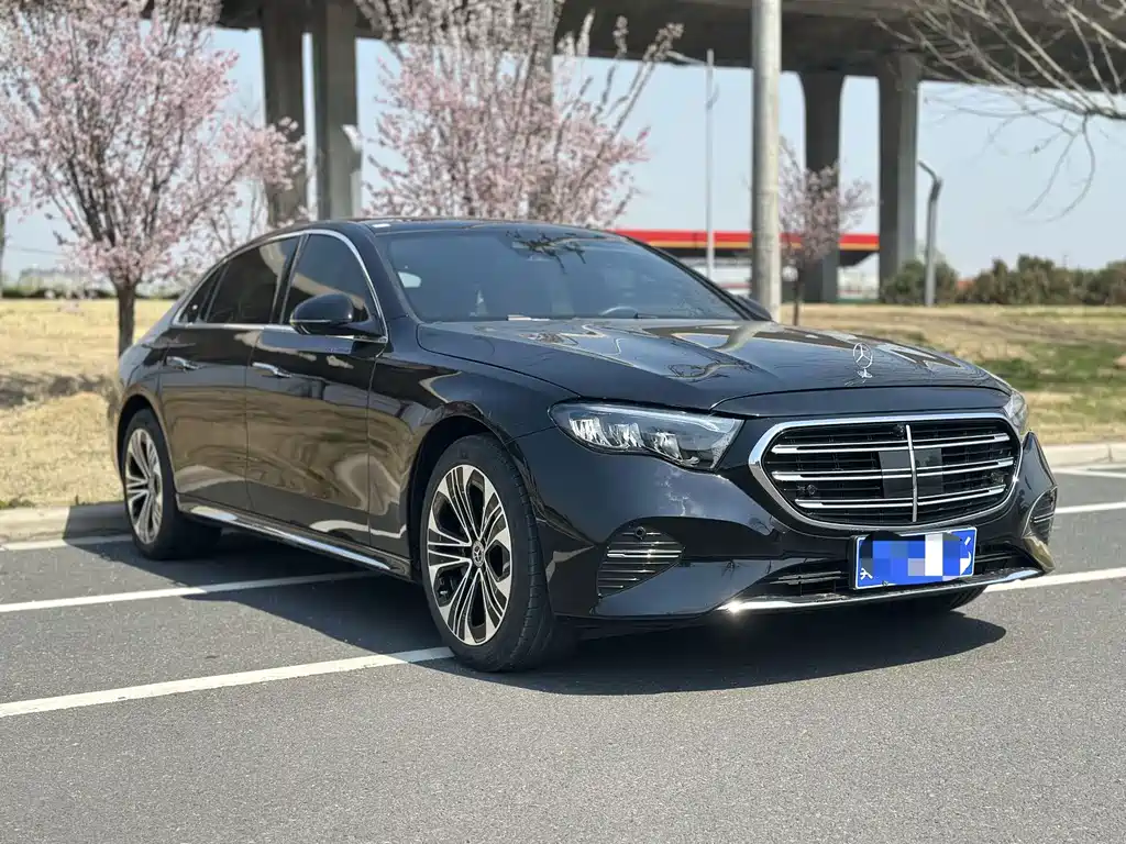 Mercedes-Benz E-Class — миниатюра 2