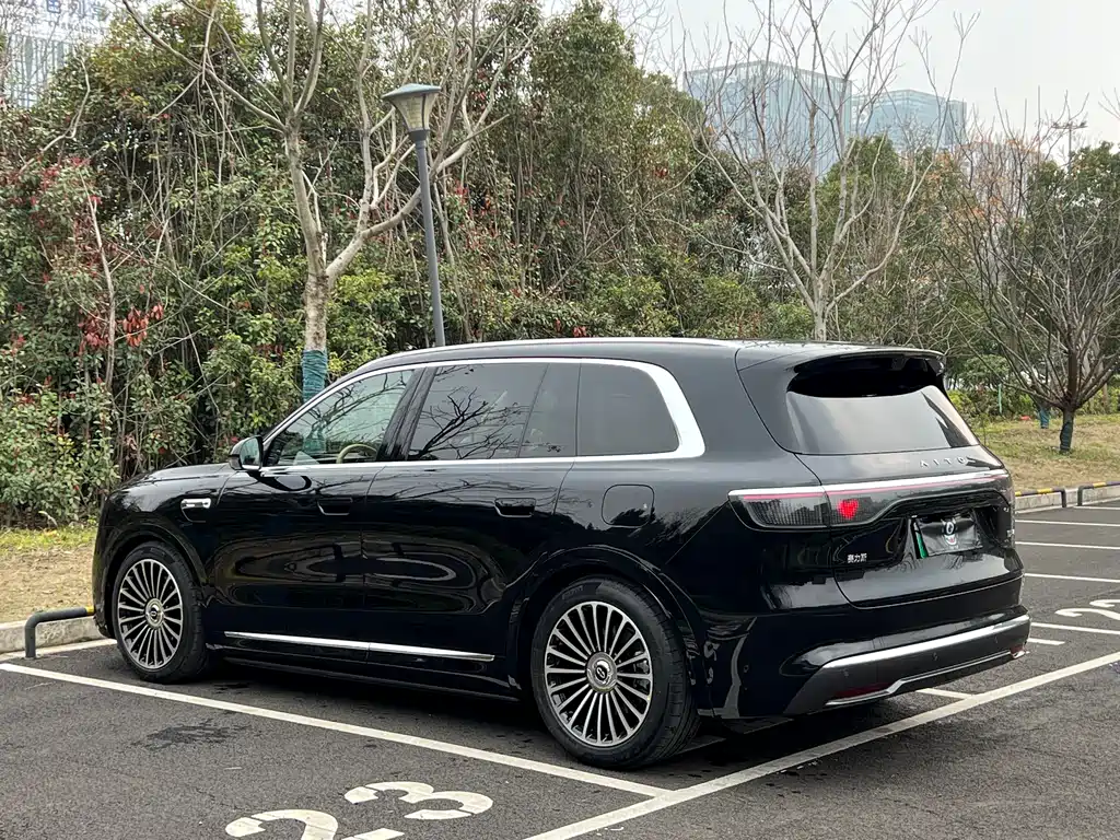 AITO ASK THE WORLD M8