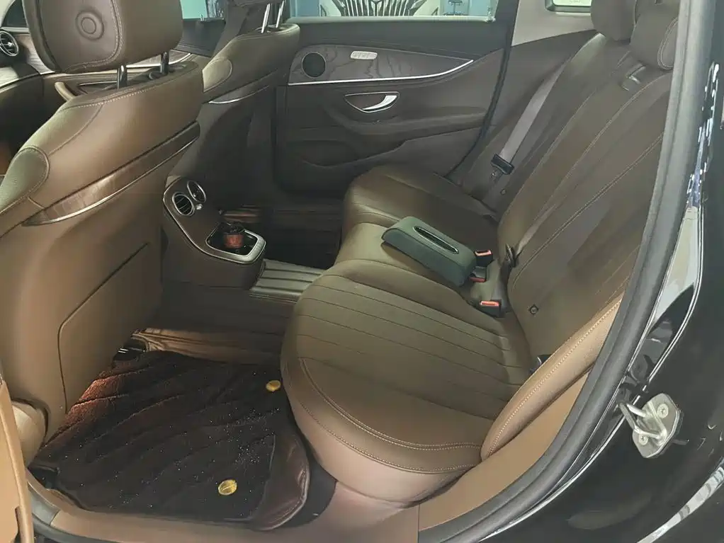 Mercedes-Benz E-Class — миниатюра 6