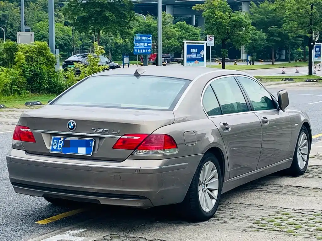 BMW 7 Series — миниатюра 4