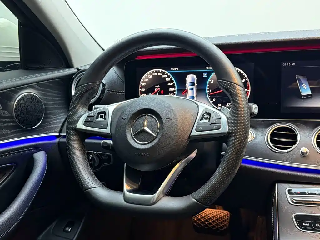 Mercedes-Benz E-Class — миниатюра 11
