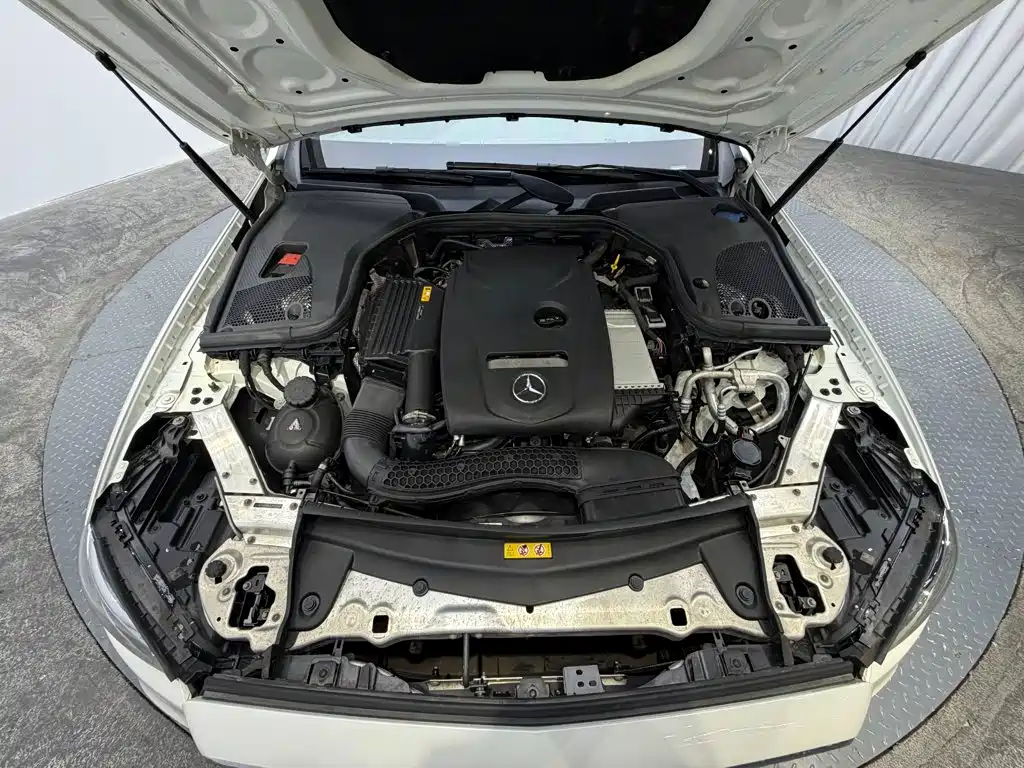 Mercedes-Benz E-Class — миниатюра 7