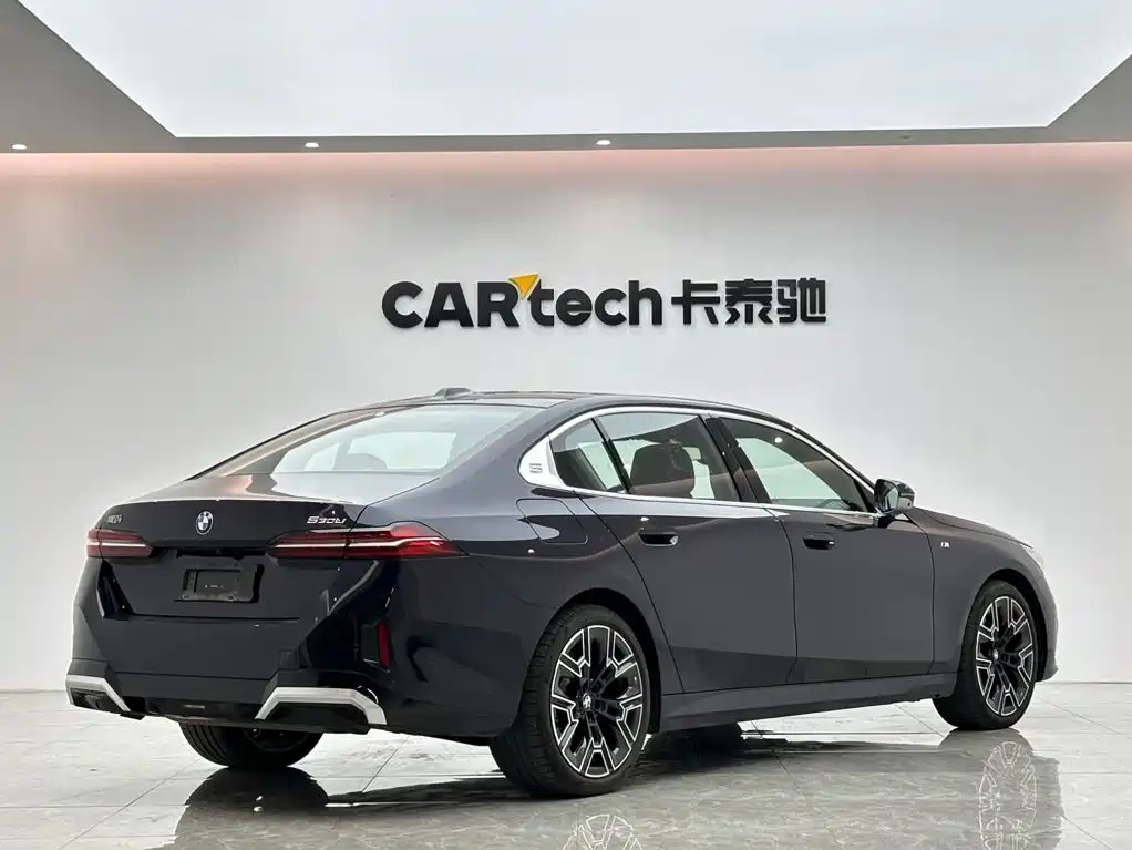 BMW 5 Series — миниатюра 5