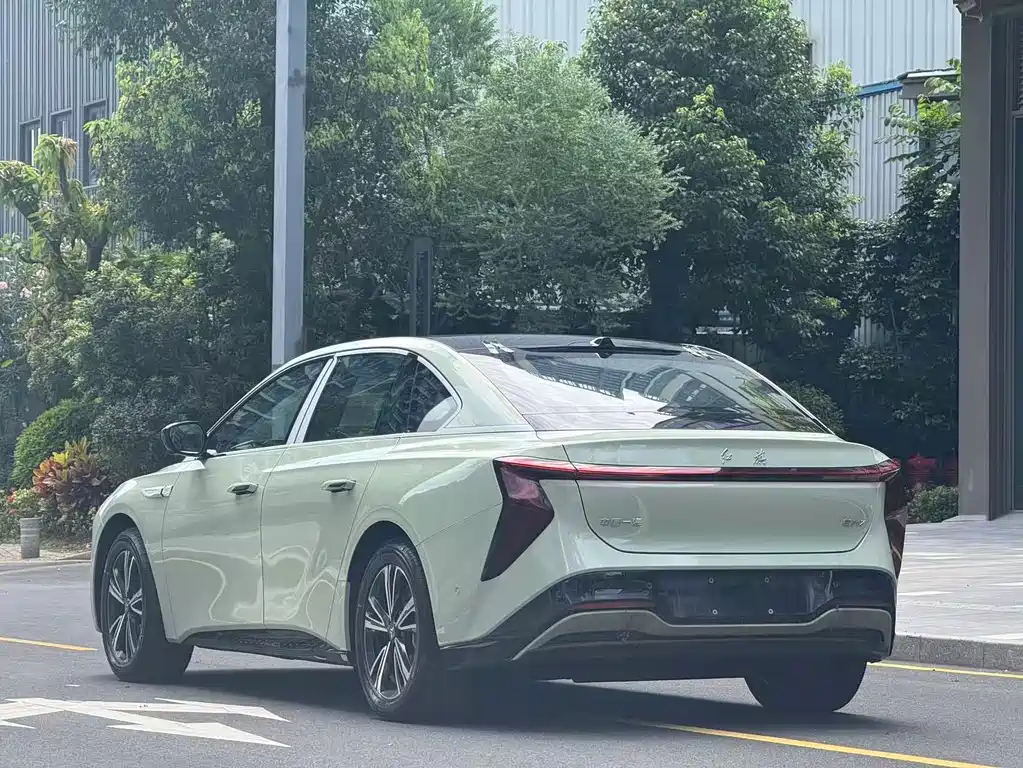 Hongqi Hongqi EH7 — миниатюра 9