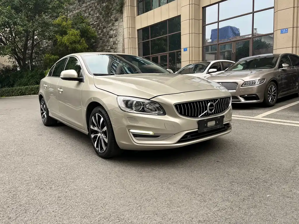 VOLVO S60
