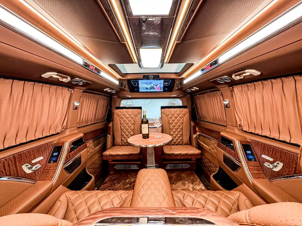 Mercedes-Benz V-Class 2021 — фото 16