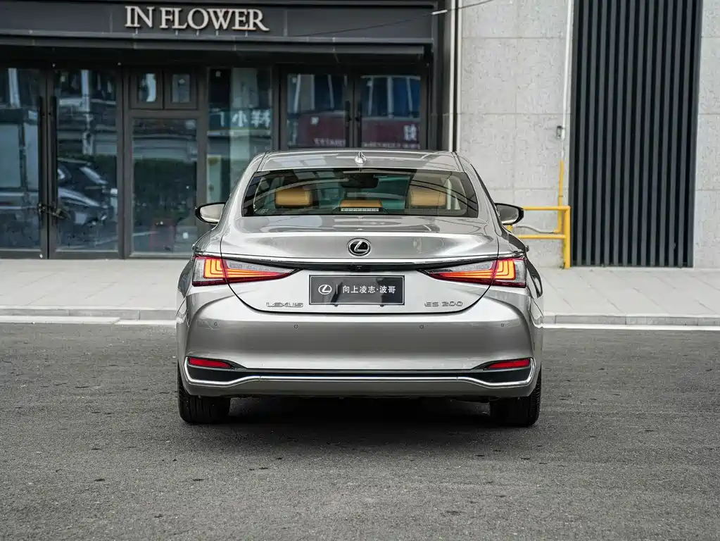 Lexus ES — миниатюра 5