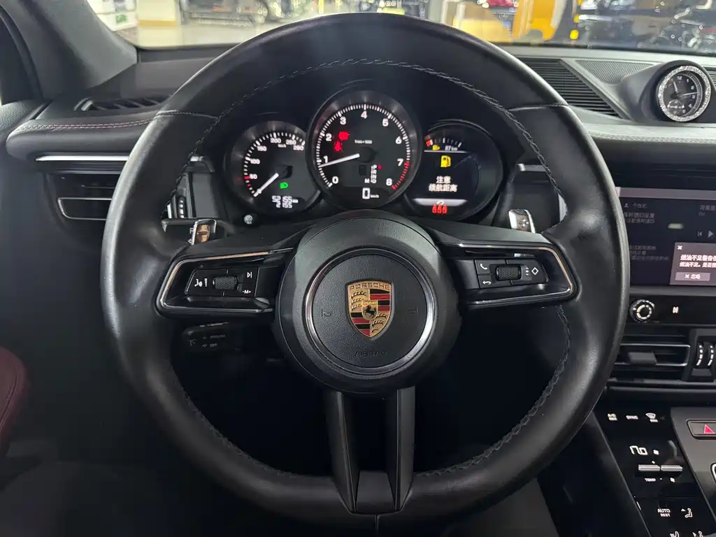 Porsche Macan — миниатюра 12