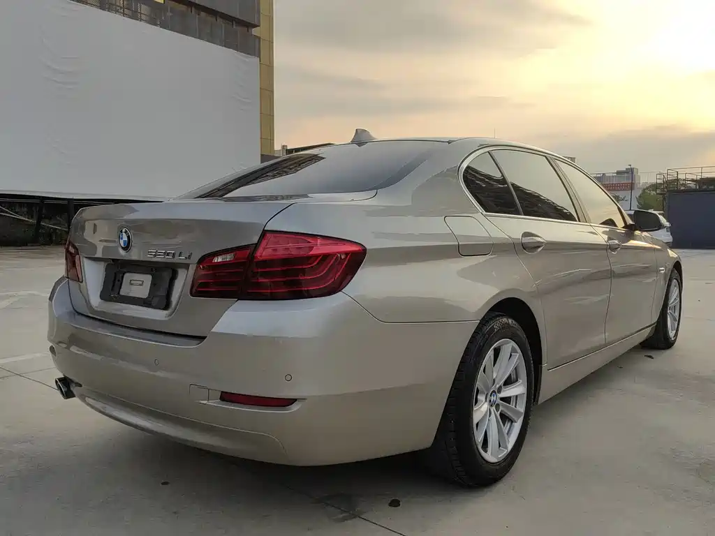 BMW 5 Series — миниатюра 14