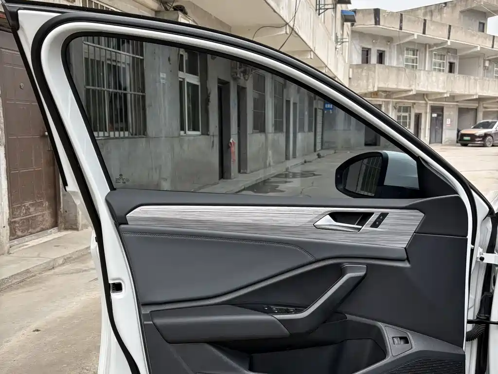 Volkswagen Sagitar 2024 300TSI DSG