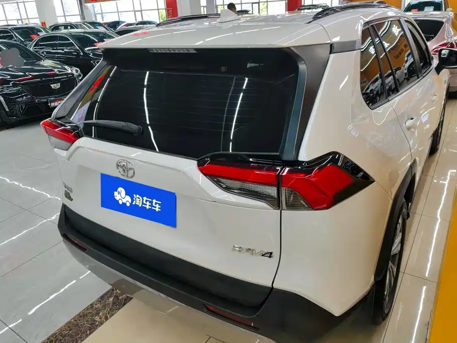 Toyota RAV4 — миниатюра 3
