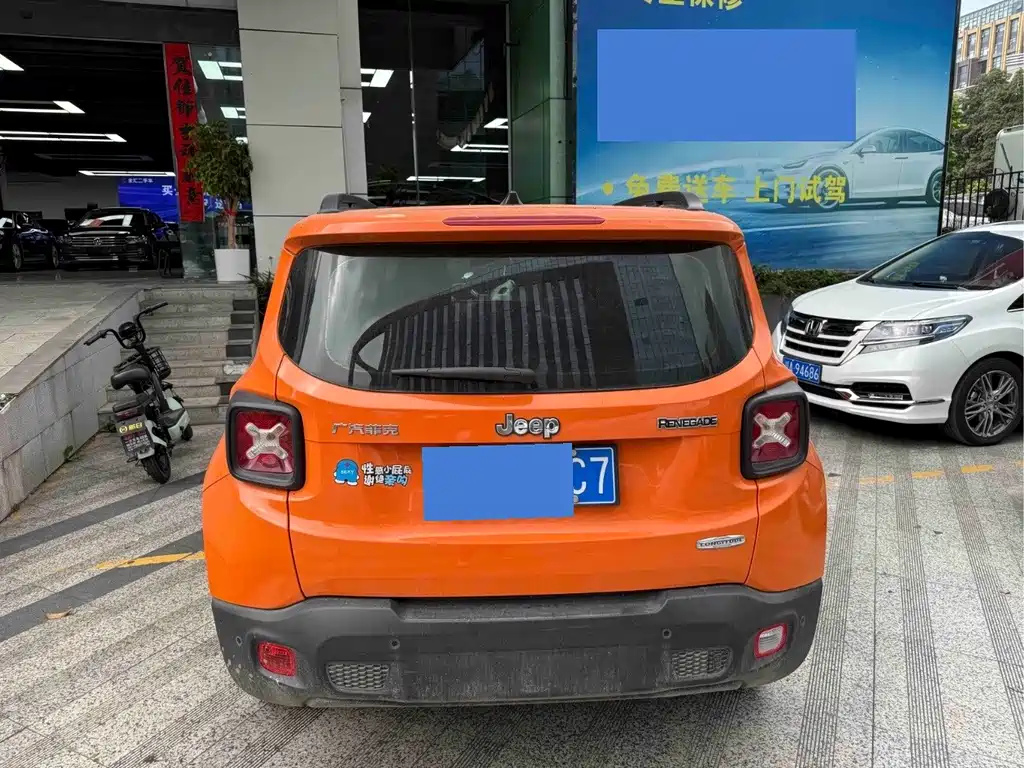 Jeep Renegade 1.4T Auto Dynamic Energy Edition, фото 4