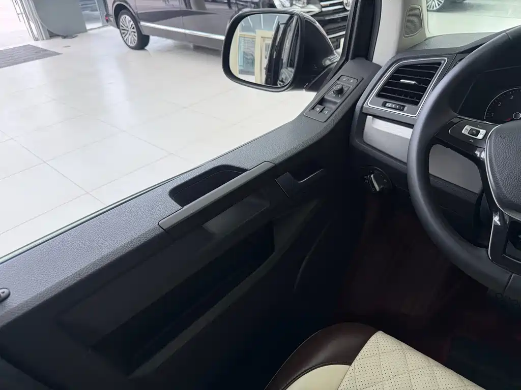 Volkswagen Caravelle — миниатюра 9