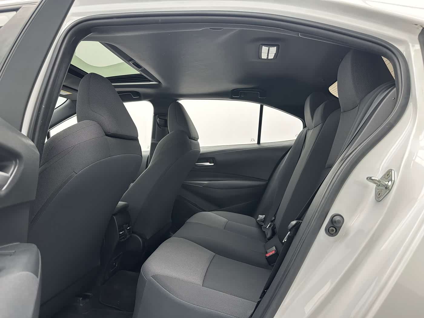Toyota Levin 1.2 л 2026 г. Белый, пробег 7000 км