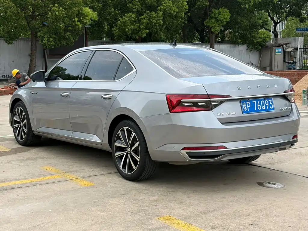 Skoda Superb — миниатюра 4