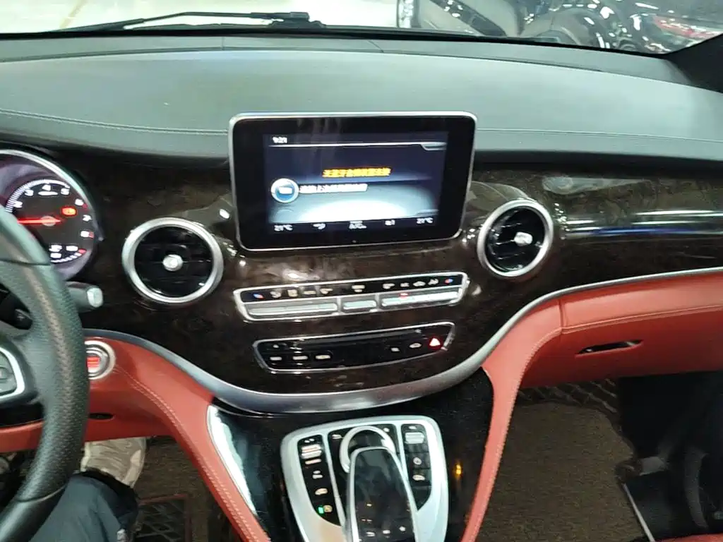 Mercedes-Benz V-Class — миниатюра 13