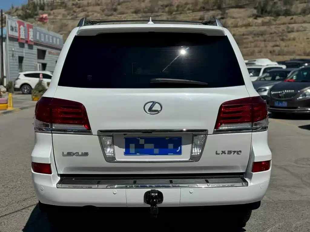 Lexus LX — миниатюра 8