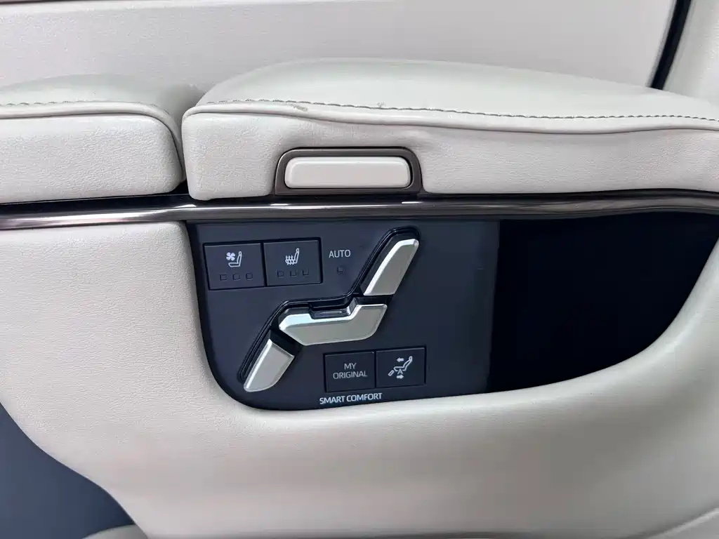 Toyota Alphard — миниатюра 13