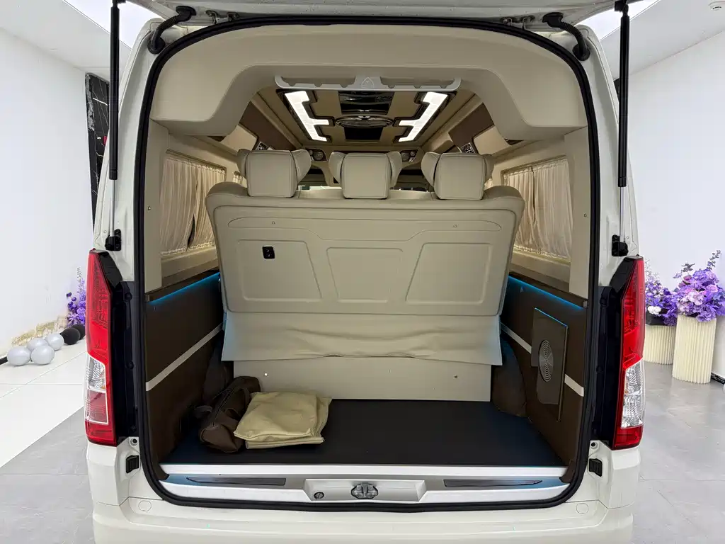 Toyota Hiace — миниатюра 16