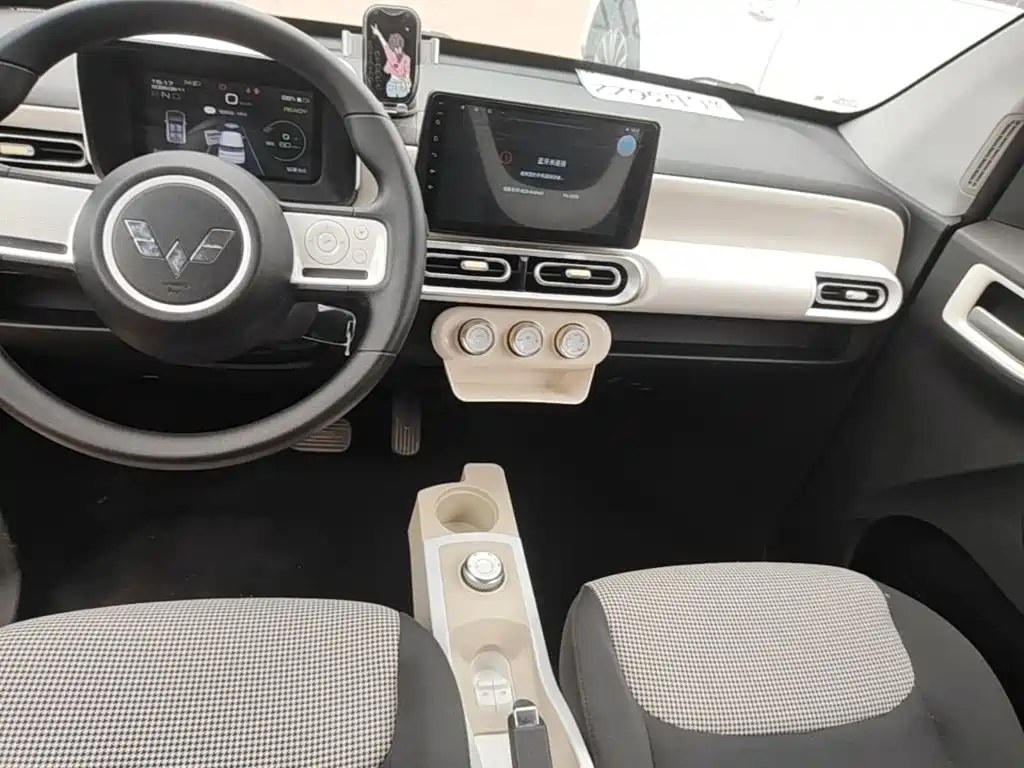 Wuling MINIEV — миниатюра 10