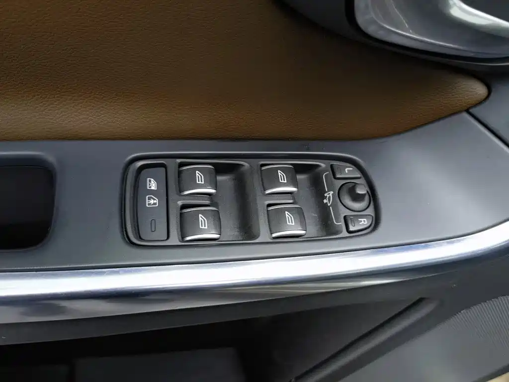 Volvo XC60 — миниатюра 9