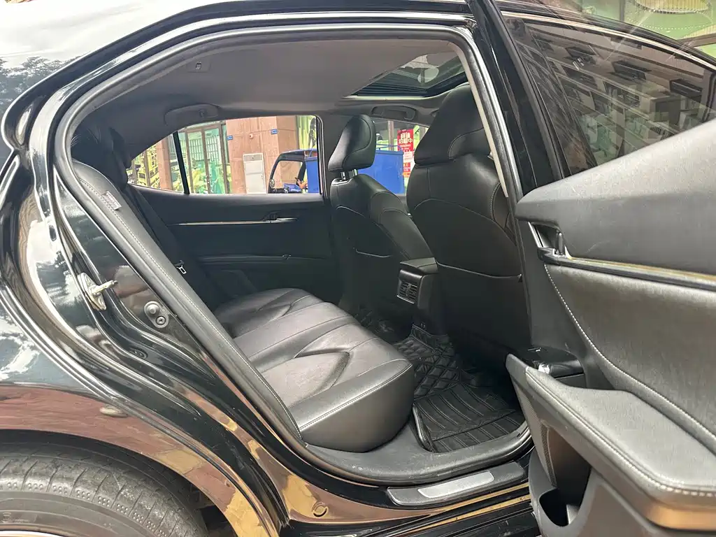 Toyota Camry — миниатюра 12