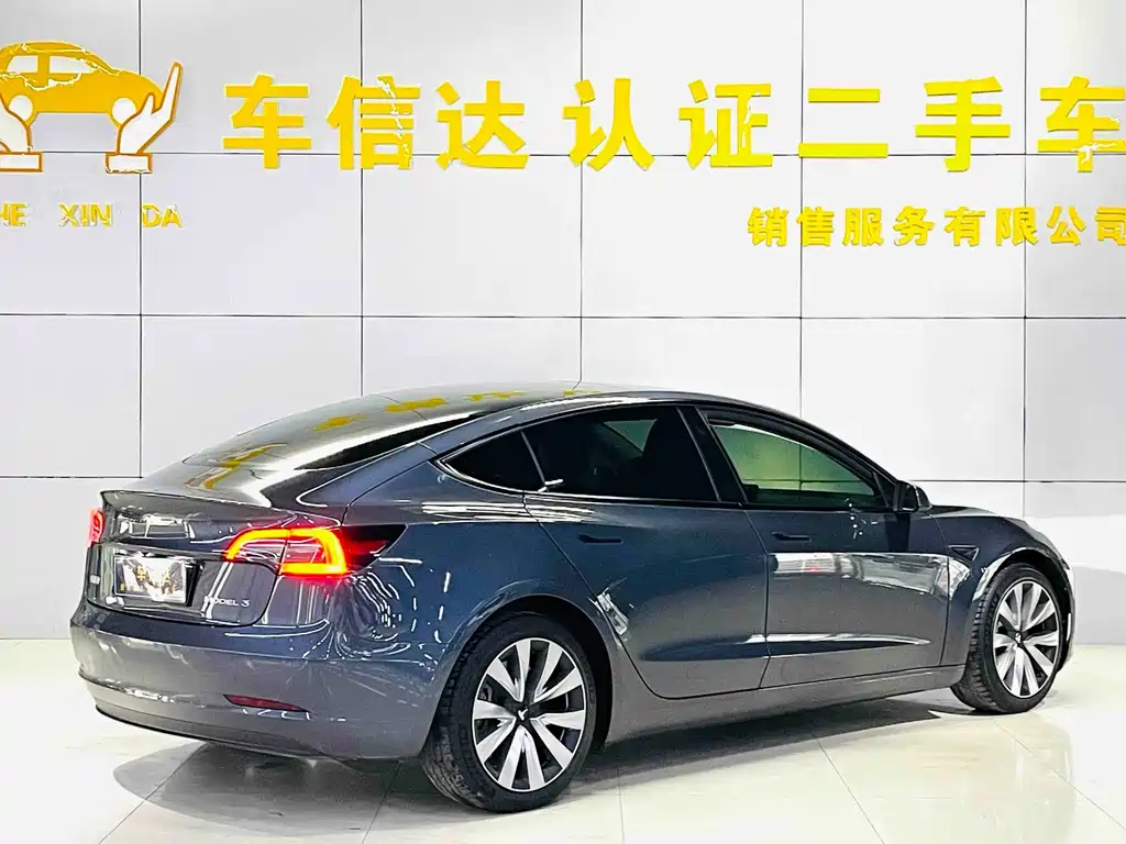 Tesla Model 3 — миниатюра 3