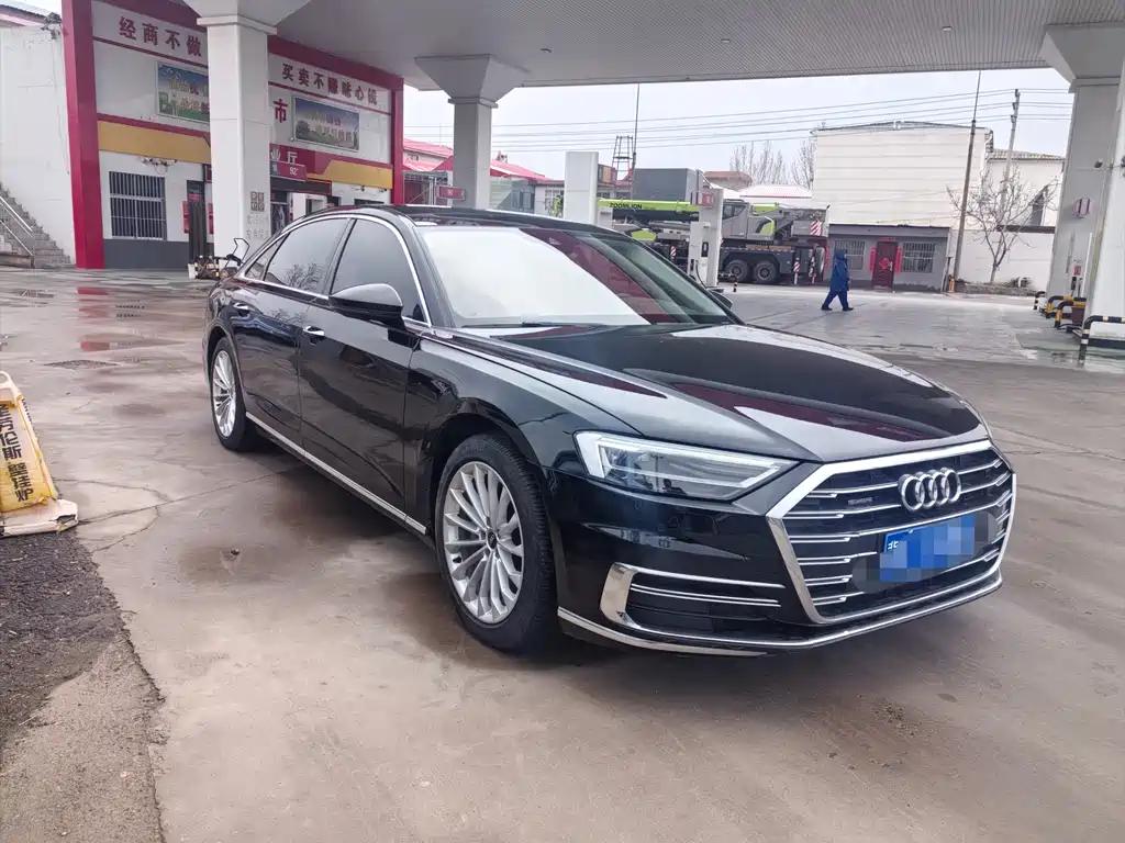 AUDI A8