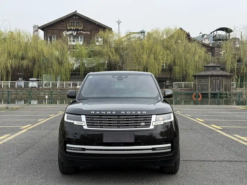 Land Rover Range Rover 2024 3.0 L6 400PS Long Wheelbase