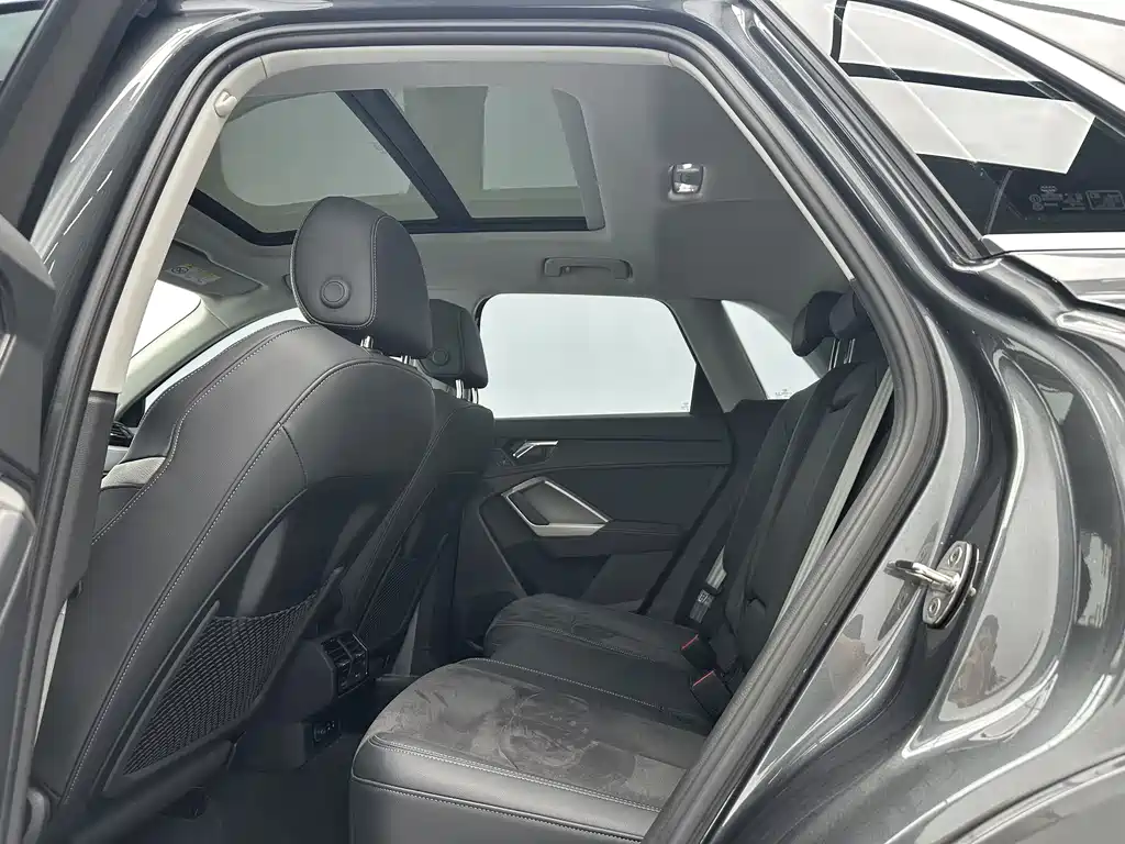 Audi Q3 2023 35 TFSI Fashion (1.4T)