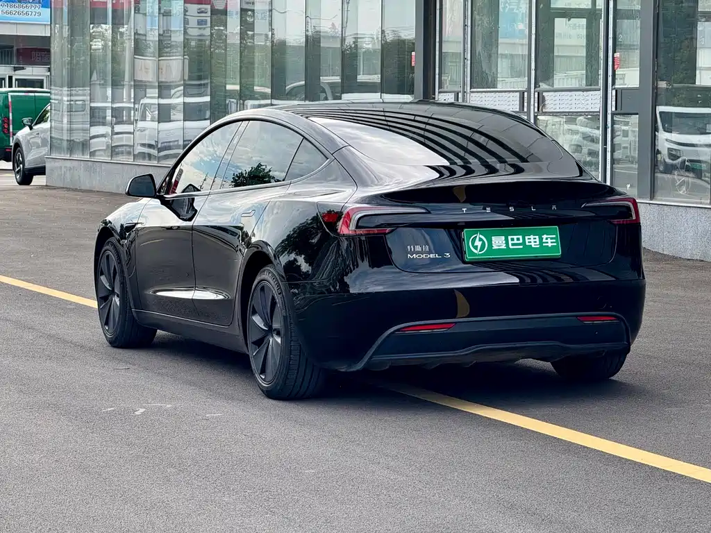 Tesla Model 3 — миниатюра 7