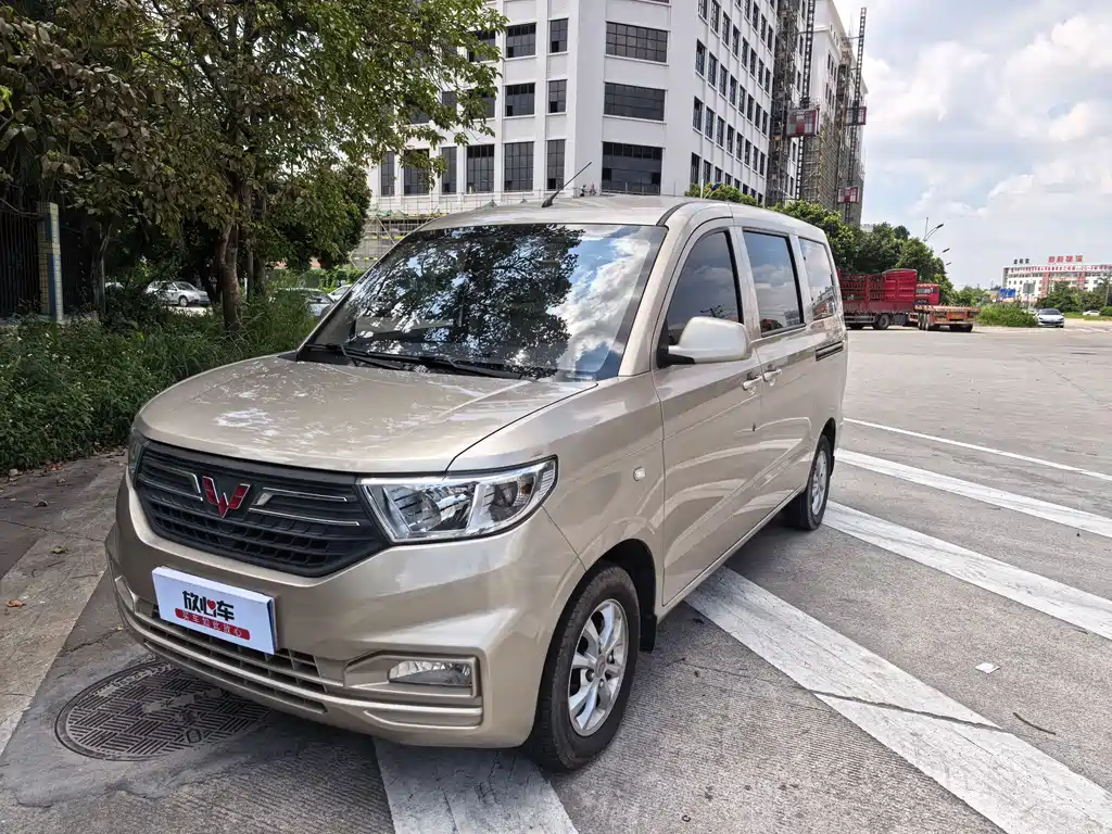 Купить Wuling Hongguang V