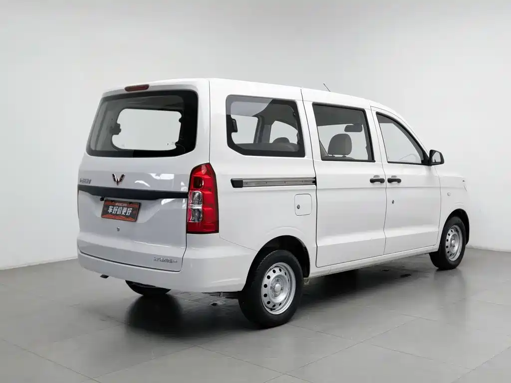 Wuling Hongguang V — миниатюра 2