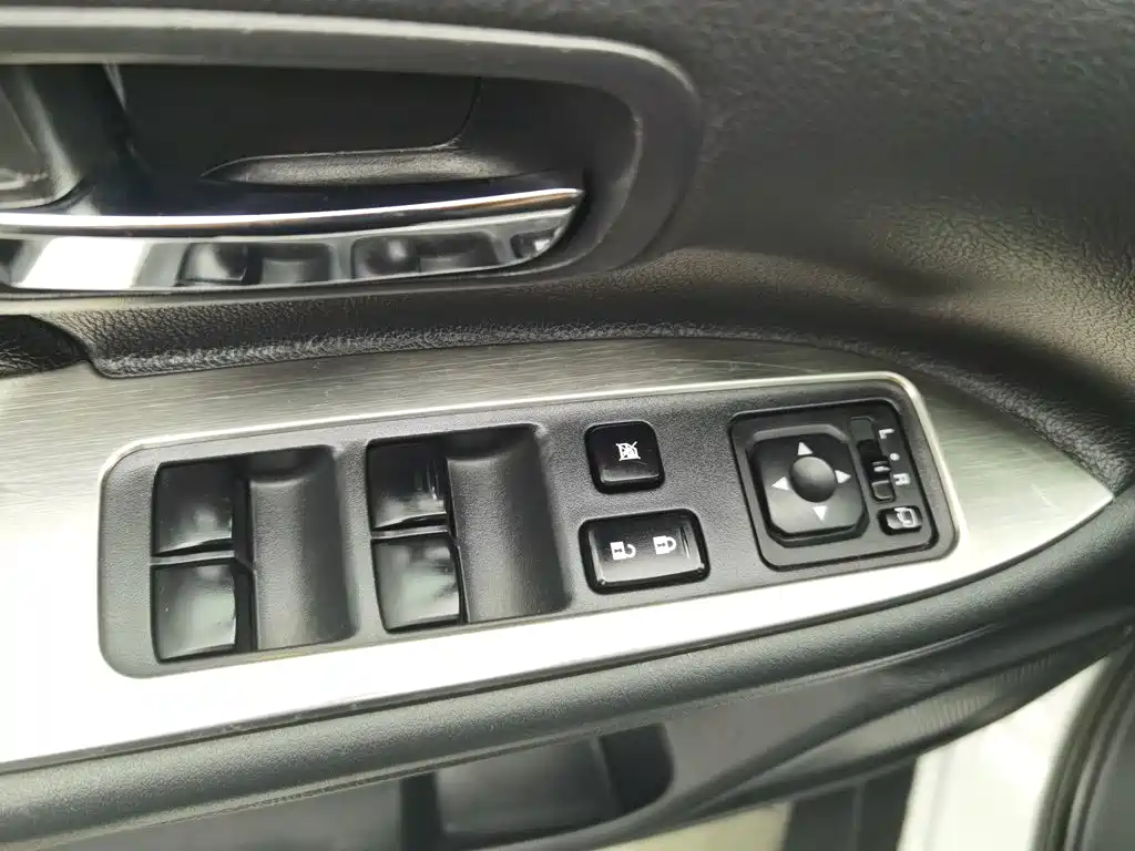 Mitsubishi Outlander (Import) — миниатюра 9