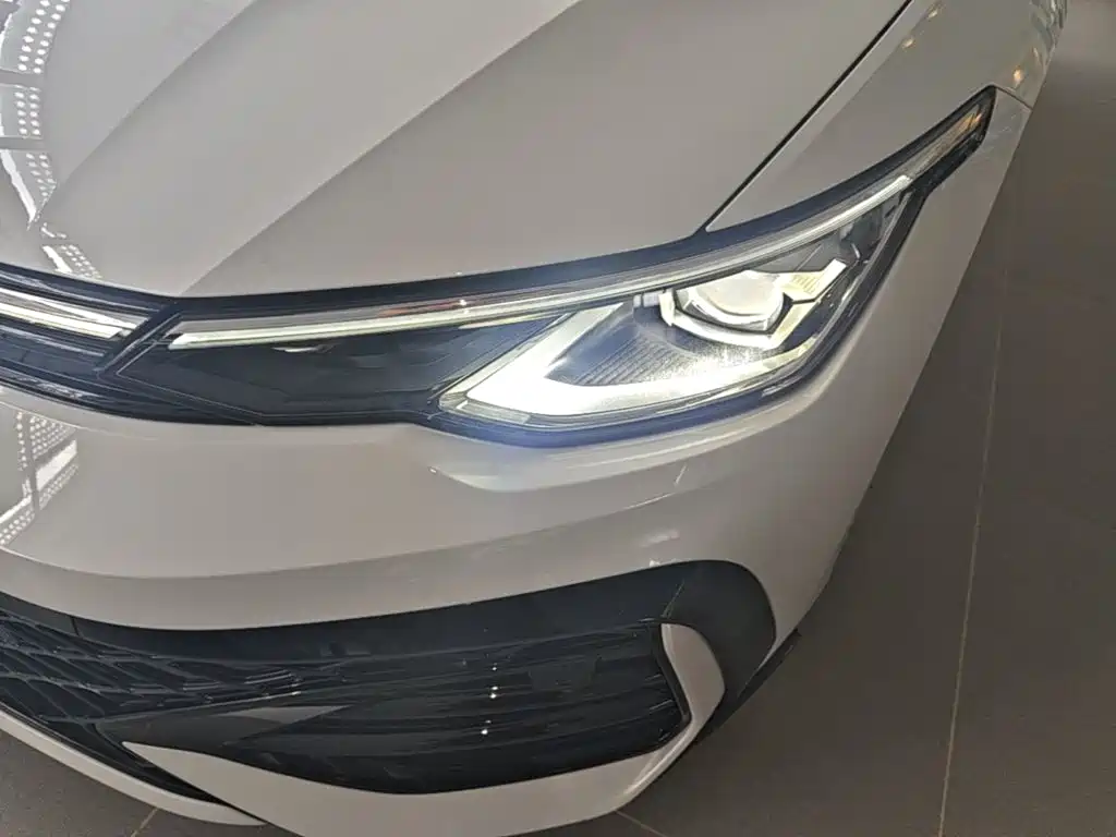 Volkswagen Golf — миниатюра 24