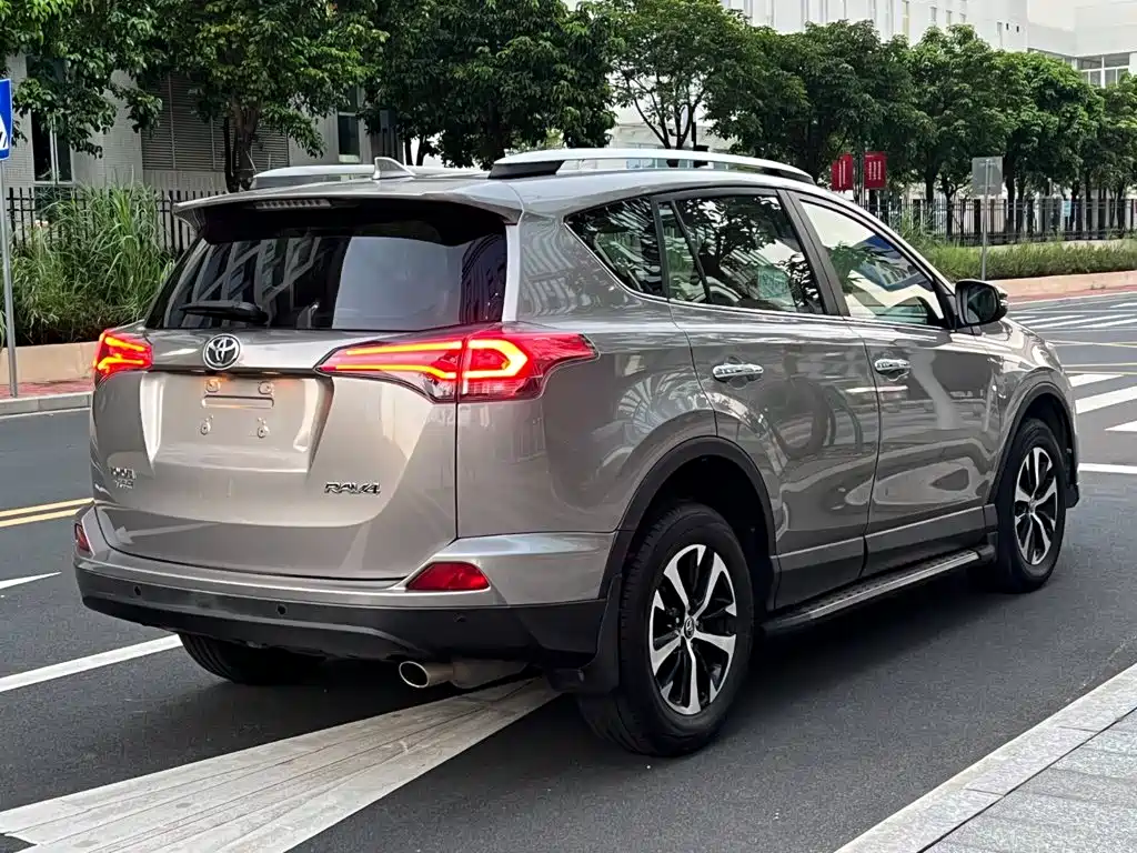 Toyota RAV4 — миниатюра 2