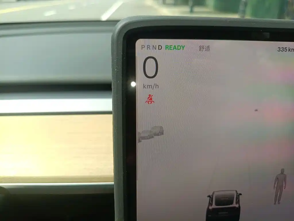 Tesla Model Y — миниатюра 7