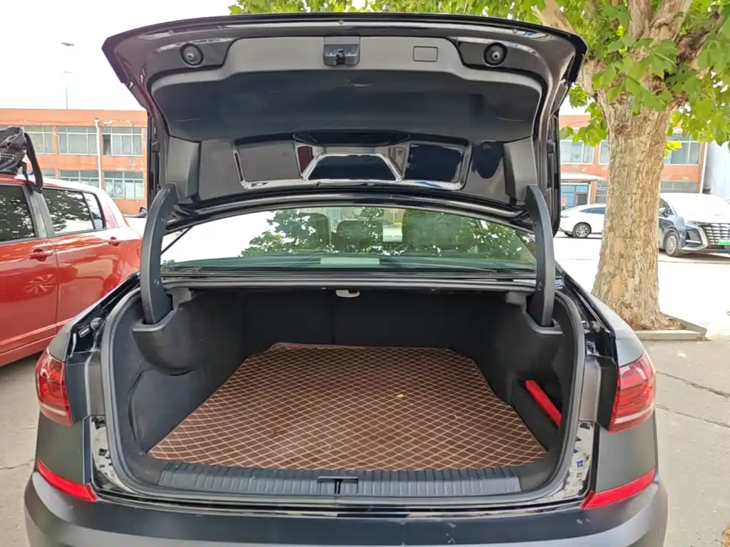 Volkswagen Passat PHEV — миниатюра 19